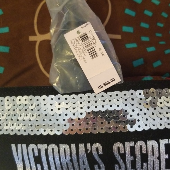 Victoria's Secret Sequin Bag with free make up bag - Picture 4 of 6